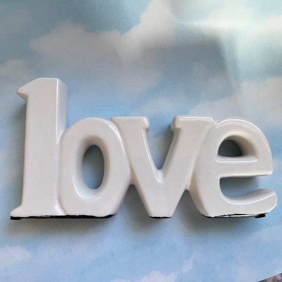 Ceramic Off-white l-o-v-e Letters Sign - Picture 4 of 9